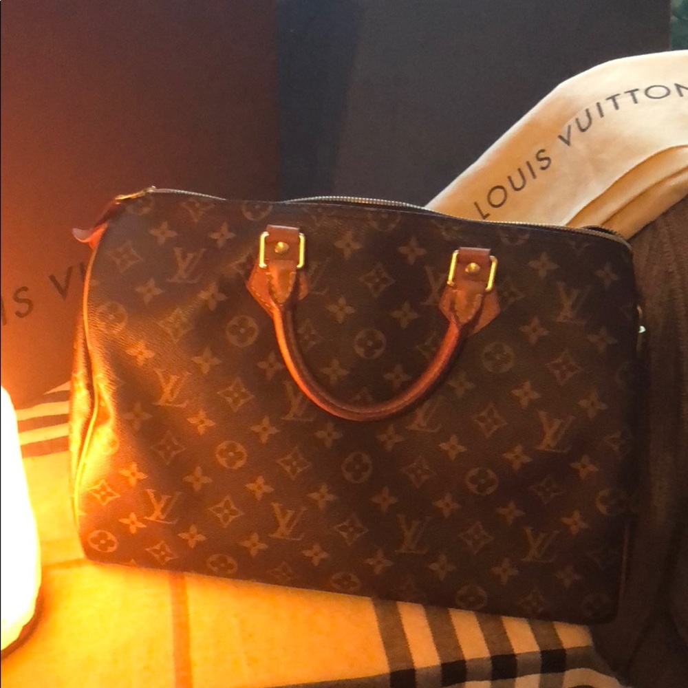 Louis Vuitton monogram speedy 35